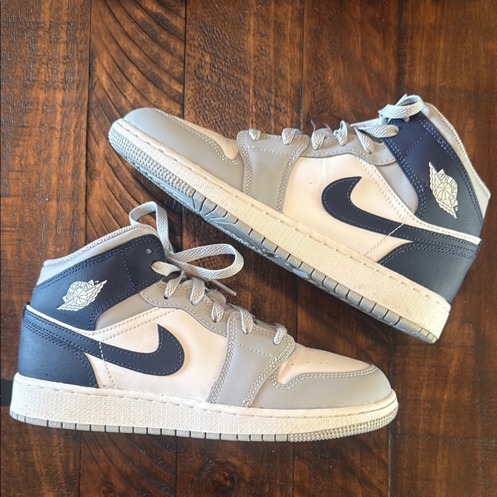 Youth Kids NIKE Navy, Gray & White Sneakers